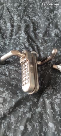 1 poignée à code mécanique