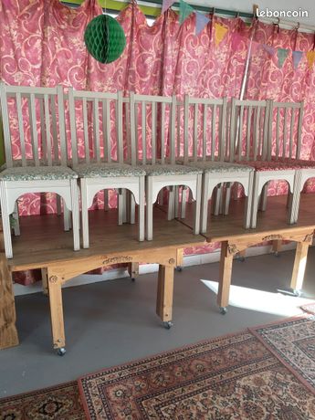 10 tables et 22 chaises