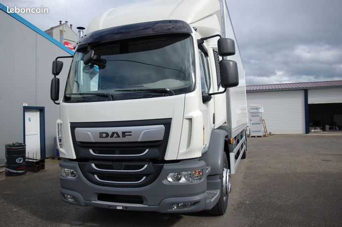 108 000 E H.T CAMION DAF FOURGON 19 Tonnes HAYON CAISSE 50M3