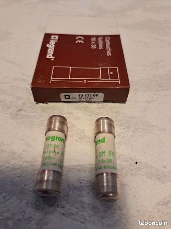 12 cartouches fusibles 10x38 LEGRAND 500v 8A - Lot75