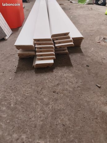 16 plinthes blanches neuves 2,44m... Hauteur 7cm épaisseur 1 cm........ 5 euros pièce