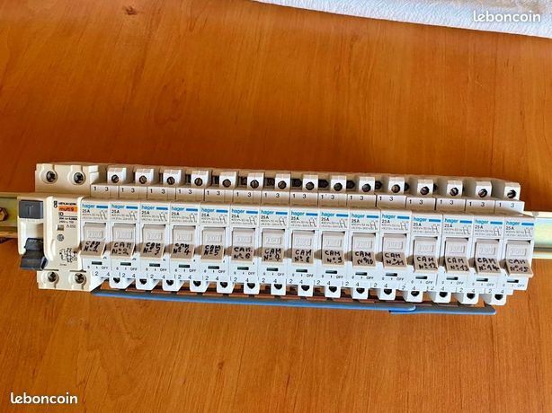 18 interrupteurs modulaires hager 25a + différentiel m.gerin rail din + peignes