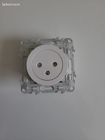 18 prises affleurantes schneider odace neuve