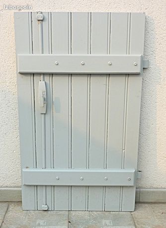 1 volet bois 1 battant 595 X H 985 mm