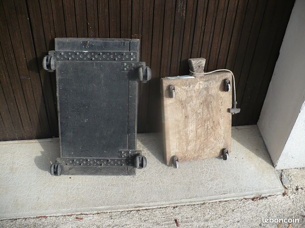 2 Chariots / bois avec roulettes pivotantes