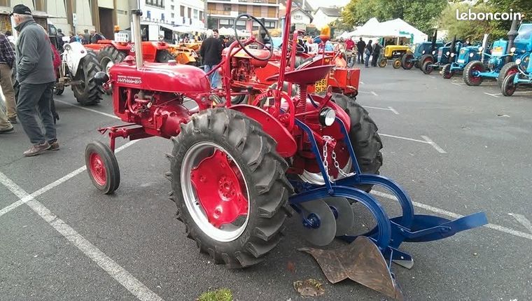 2 Charrues alternatives Farmall Cub