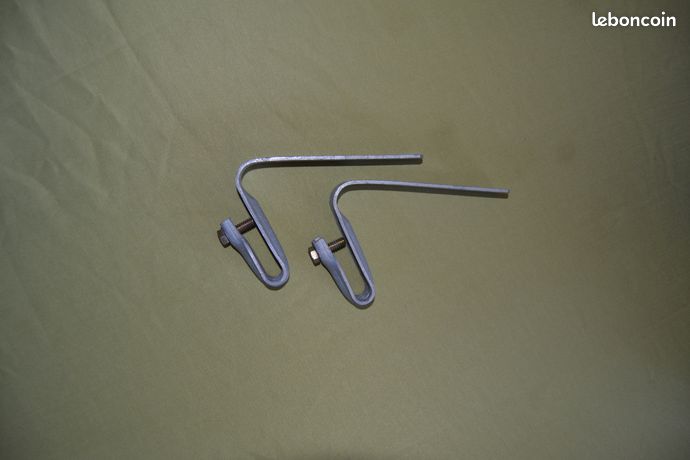 2 crochets goutieres dalles