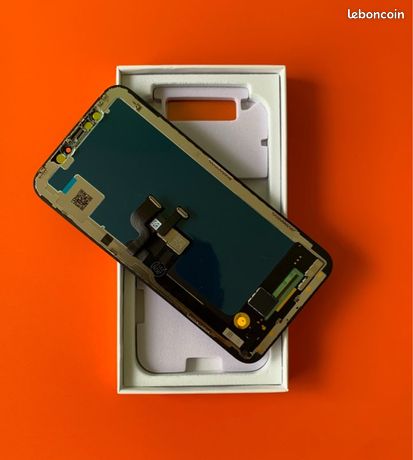 2 écrans iPhone XS + J.E + V.T