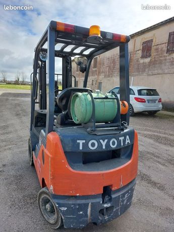 2 élevateurs Toyota