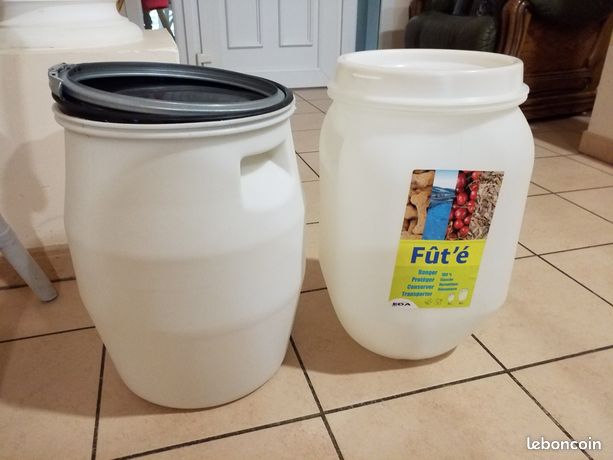 2 fûts en plastique 25 litres