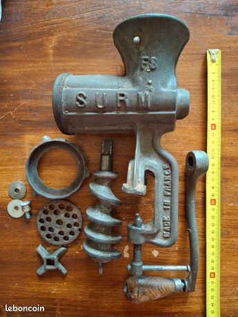 2 hachoirs à viande