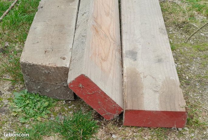 2 Longs bastaings et 1 vieille poutre