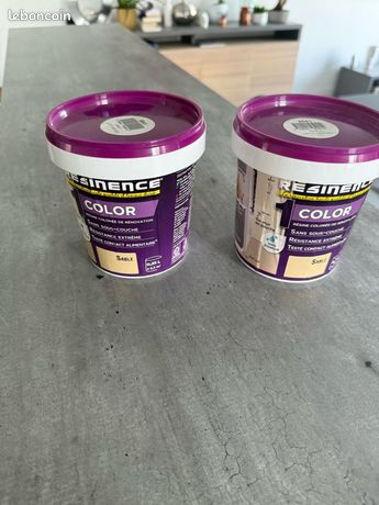 2 pots de résine multi supports 250ml neuf jamais utilisé. Couleur sable