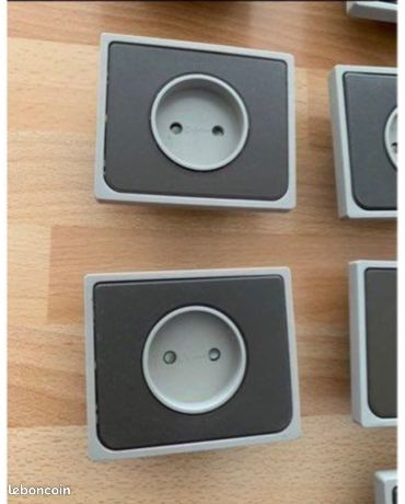 2 prises sans terre Arnould 1001 marron