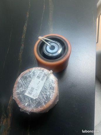 2 roues de fenwik stabilisantes