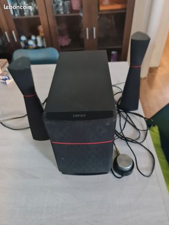 3 enceintes pour pc très bon état marque édifier référence M3200 très bonne qualité de son