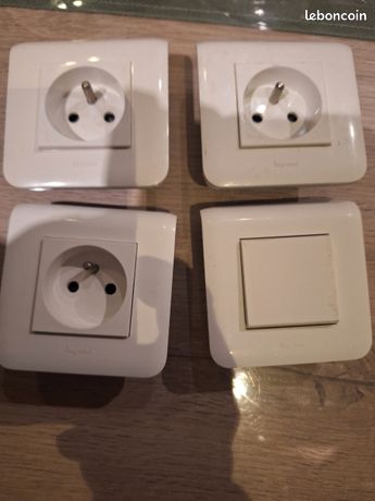 3 prises et un interrupteur legrand mosaïc
