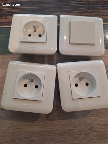 3 prises et un interrupteur legrand mosaïc
