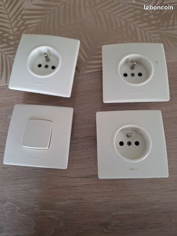 3 prises et un interrupteur legrand neptune 2