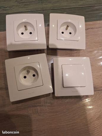 3 prises et un interrupteur legrand niloe