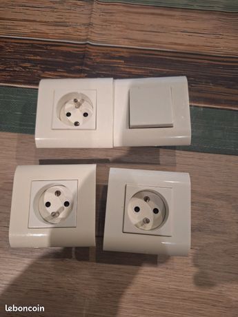 3 prises et un interrupteur legrand