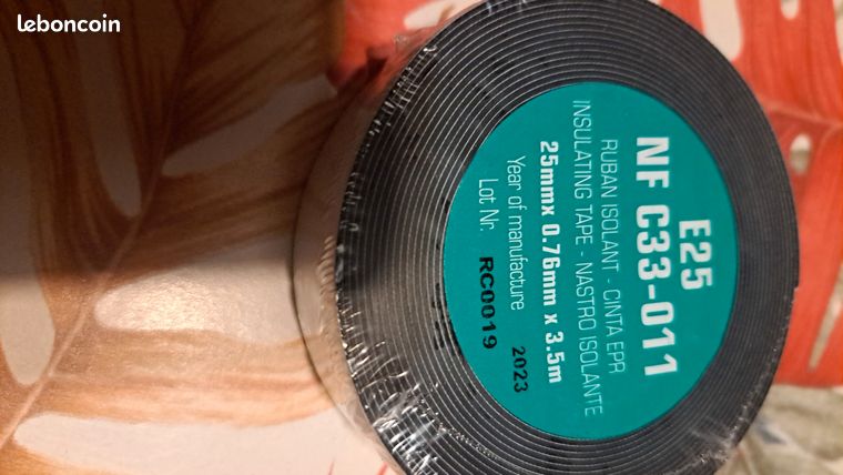 3 rouleaux de scotch auto almagamant + 1 gratuit