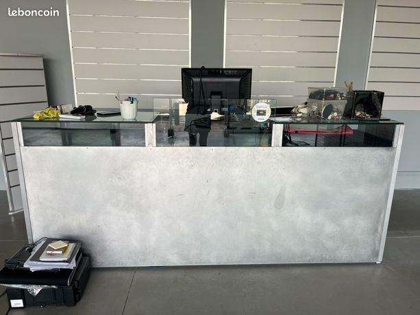 3 Vitrines + 1 comptoir