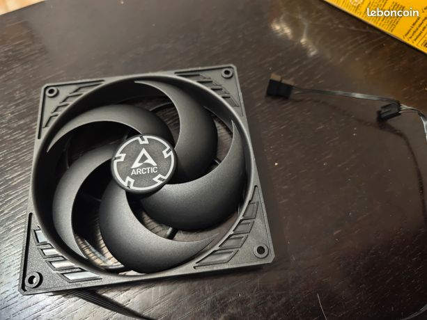 3 x Arctic P14 PWM PST