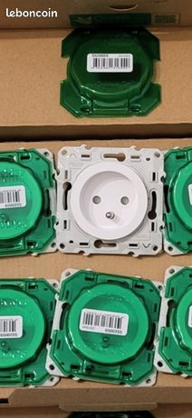 35 prises schneider odace neuf