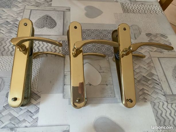 3 poignées en laiton pour porte simple
