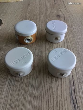 4 boîtiers de dérivation électrique