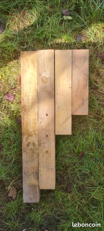 4 chutes Tassots QUATRE Petites poutres Lambourdes Bois massif Ancien vieux vintage Brut entre 28 / 68 cm de long 72 cm de large 62 d'épaisseur pour faire une structure solide charpente terrasse