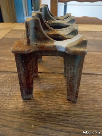 4 pieds de radiateur en fonte