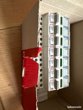 412920 - POUSSOIR DOUBLE FONCTION CONTACT 1NO + VOYANT LED VERT 110-400VAC - 1 MODULE DIN - LEGRAND Poussoir Double Fonction Contact 1no + Voyant Led Vert 110-400vac - 1 Module Din