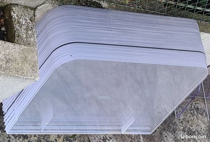 42 plaques de plexis glace 89*68 cm ép. 8mm avec support