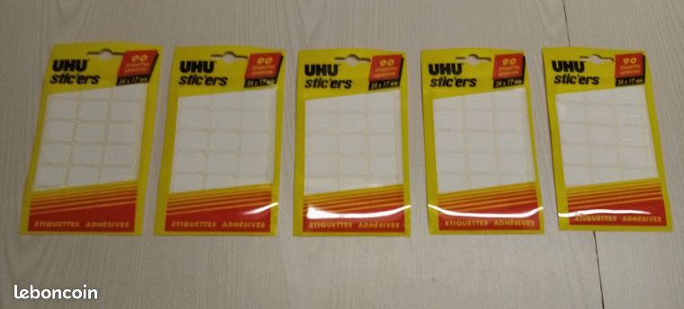450 Étiquettes UHU, Elles sont neuves dans leur pochettes closes, 24X17mm