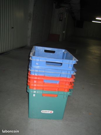 5 caisses Allibert empilables