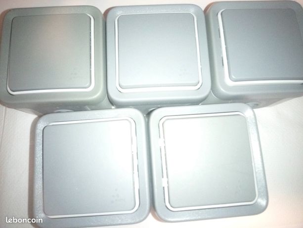 5 prise Murale étanche IP55 gris Plexo complet + 5 Interrupteurs va et vient Murale étanche IP55 gris Plexo complet