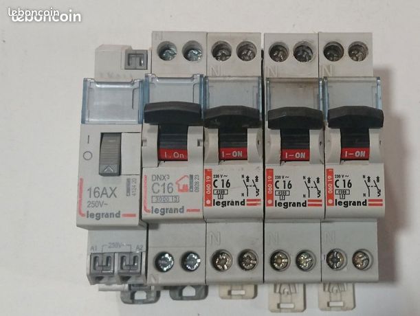 8 Disjoncteurs LEGRAND 10A 16A télérupteur voyant 2w Tableau électrique électricité voir photos + Lire descriptif