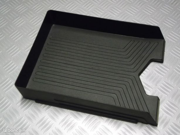 80 Corbeilles à courrier noires