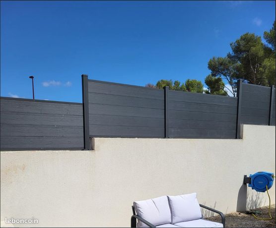 83 Clôture composite sur platine pour résidence à Toulon