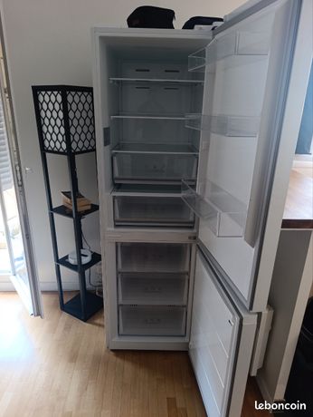 Réfrigérateur valberg 338 L( electro dépôt)