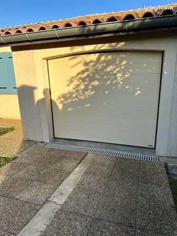 portail de garage beige
