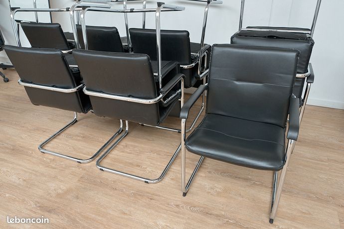 ~20 fauteuils visiteur (cuir régénéré noir)