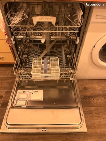 au Gosier, 175, machine à laver la vaisselle Whrilpool en de marche
