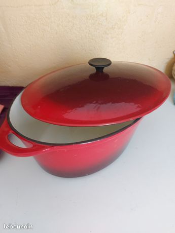 grosse cocotte ovale en fonte