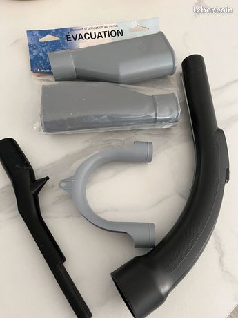 Accessoire aspirateur et écoulement