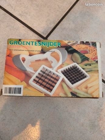 Accessoires de cuisine tres pratique comprenant rape. Eplucheur a legumes et fruits. Extracteur de jus.... Dans leur emballage dorigine acheter dans 1 boutique oleronaise