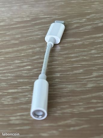 Adaptateur Apple Lightning vers mini-jack 3,5 mm