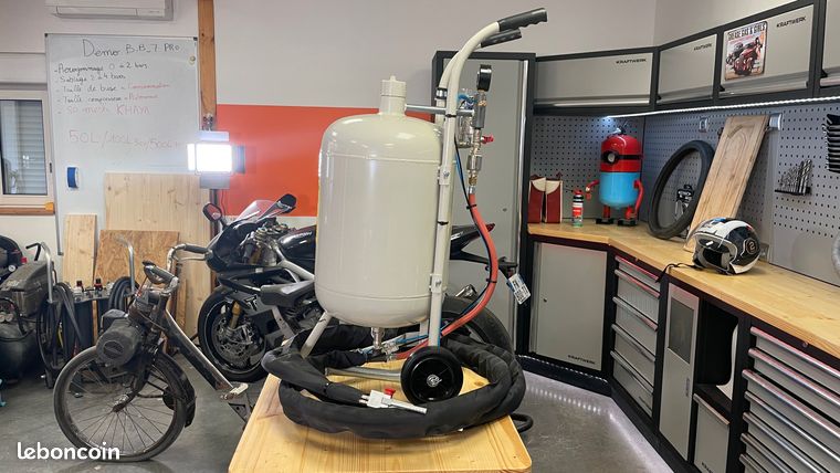 Aérogommeuse Automatique C2M Decap Play Auto 40L Avec Commande Automatique État Neuf